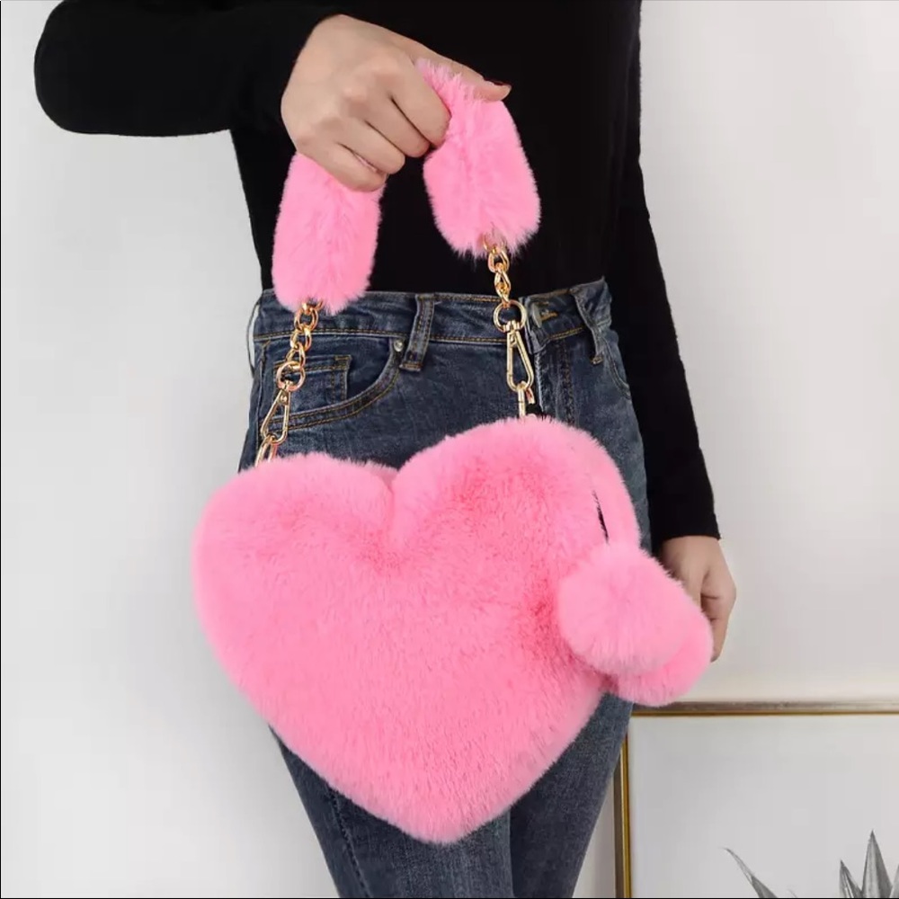 NEON HOT PINK HEARTSHAPED FUR PURSE BAG